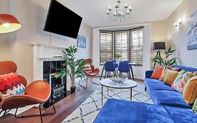 Central Lanes Pad By My Getaways Free Parking For One Car